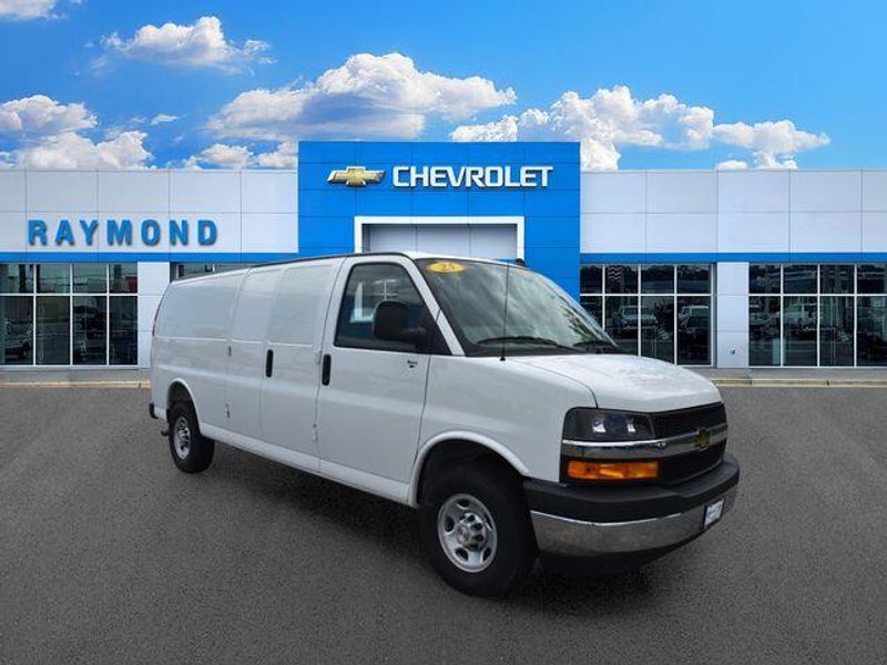 New 2025 Chevrolet Express 2500 Work VanImage 11