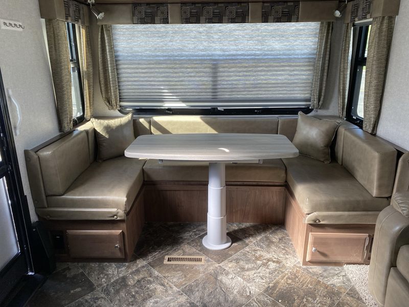 Used 2023 FOX MOUNTAIN 265RDS Image 14