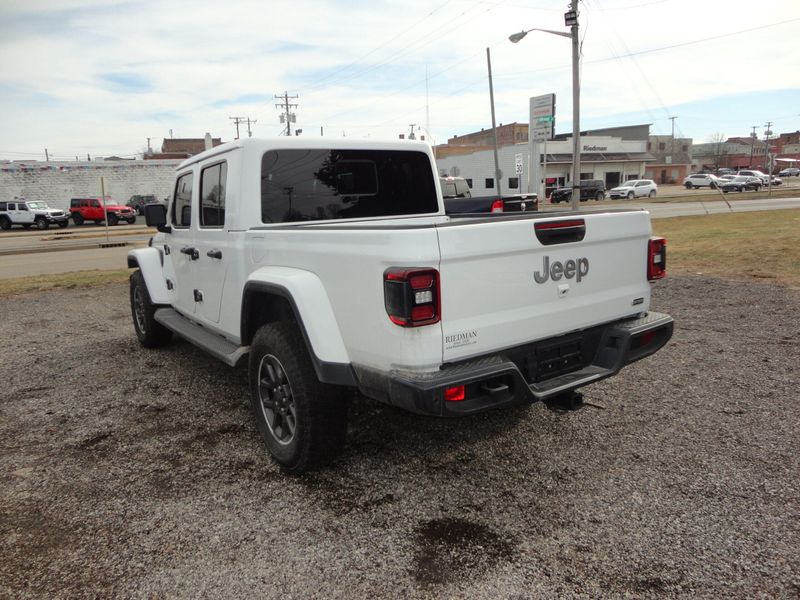 2022 Jeep Gladiator Image 2