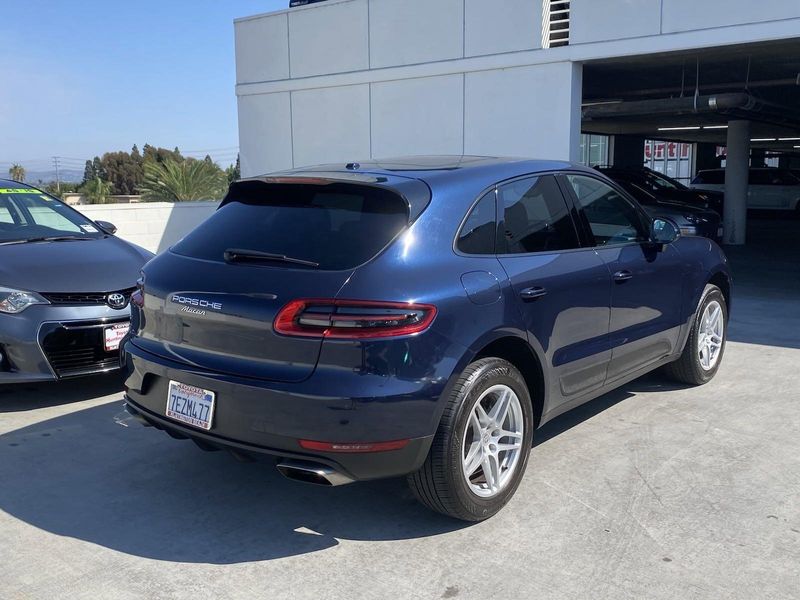 2018 Porsche Macan BaseImage 4