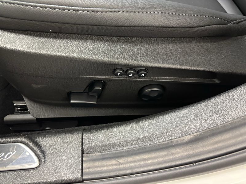 New 2025 Alfa Romeo Giulia AwdImage 9