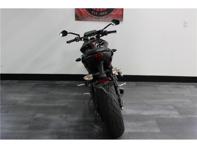 2022 Triumph STREET TRIPLE R Image 4