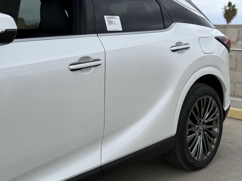 2025 Lexus RX Image 9