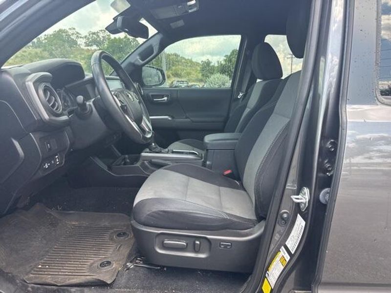 2021 Toyota Tacoma 4x4 SR photo 11