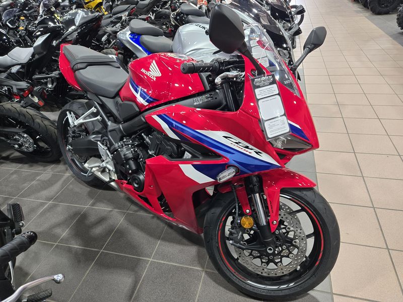2025 Honda CBR650R ECLUTCH GRAND PRIX RED Image 1