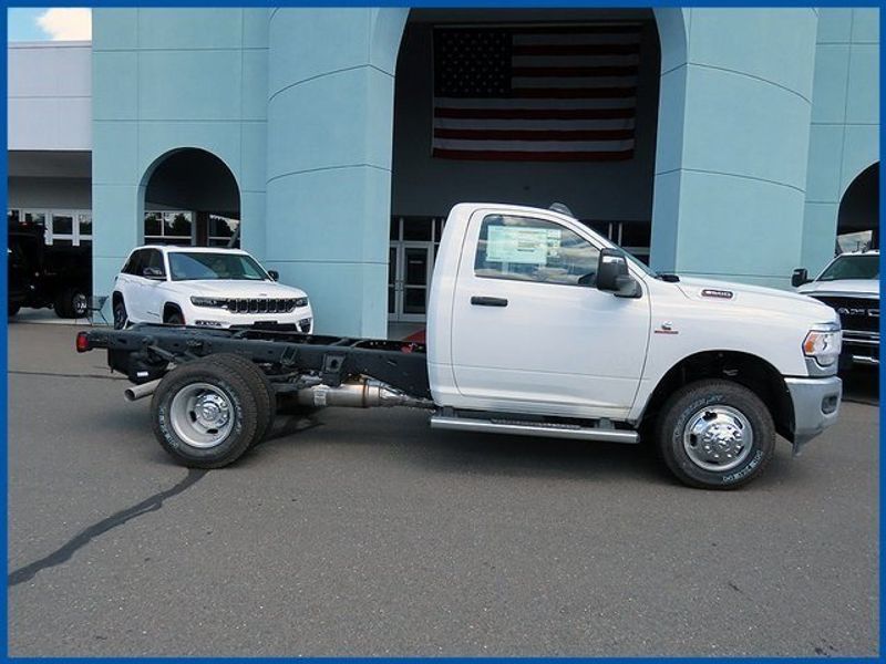 2024 RAM 3500 Chassis Cab TradesmanImage 2