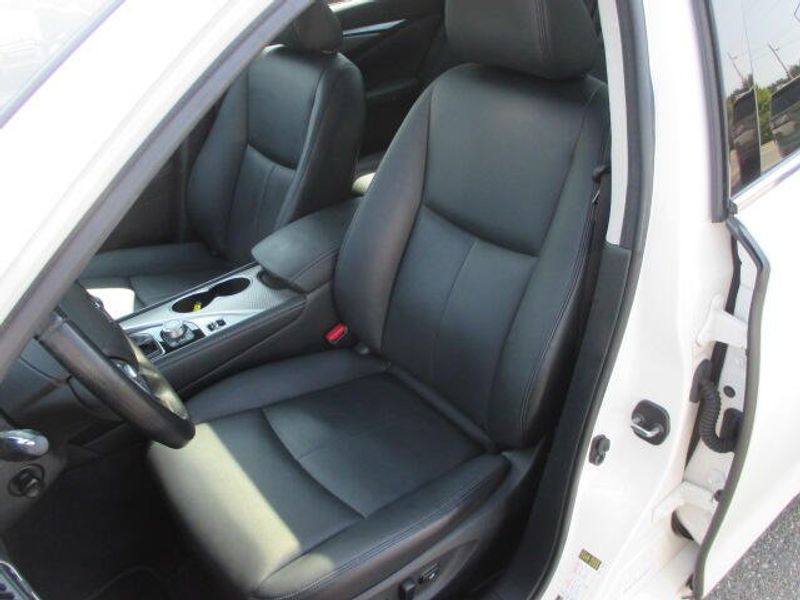 Used 2016 INFINITI Q50 2.0t PremiumImage 14