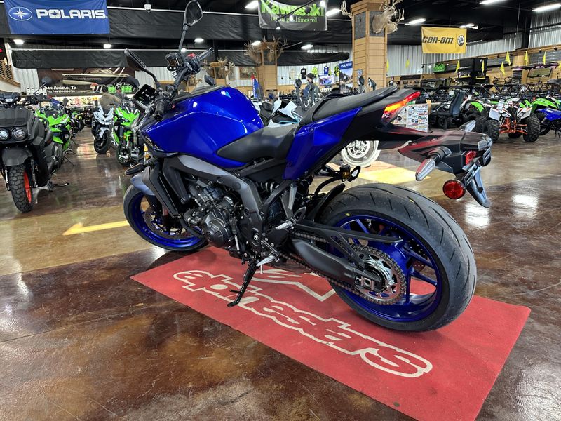 2024 YAMAHA MT09 TEAM BLUE in a TEAM YAMAHA BLUE exterior color. Family PowerSports (877) 886-1997 familypowersports.com 