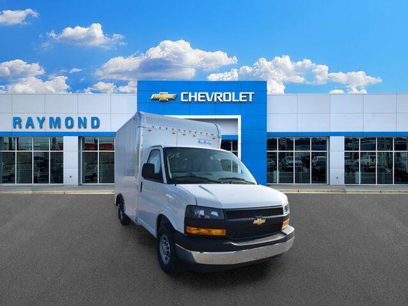 New 2026 Chevrolet Express 3500 Work VanImage 10