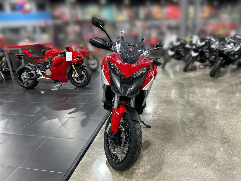 2024 Ducati MULTISTRADA V4 S TRAVEL & RADAR SPOKED WHEELS - DEMO Image 17