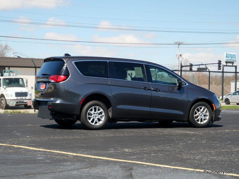 2022 Chrysler Voyager LXImage 30