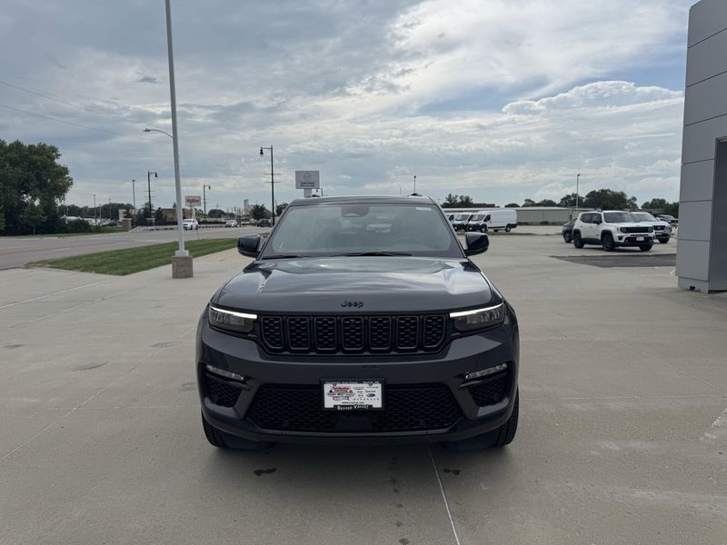 New 2025 Jeep Grand Cherokee SummitImage 3