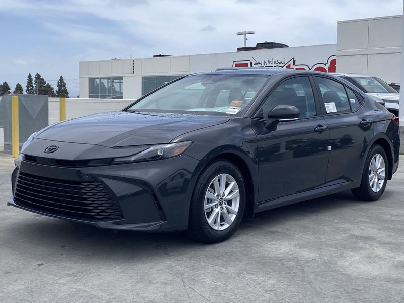 2025 Toyota Camry LEImage 6