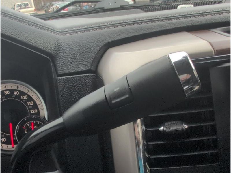 Used 2017 RAM 3500 LaramieImage 28