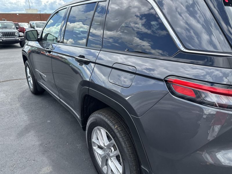 New 2025 Jeep Grand Cherokee Laredo X 4x4Image 10