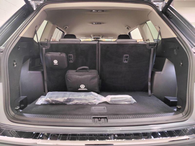 Used 2024 Volkswagen Atlas SE AWD w/TechnologyImage 11