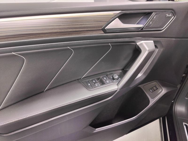 Used 2024 Volkswagen Tiguan AWD SEL R-Line w/Sunroof/NavImage 34