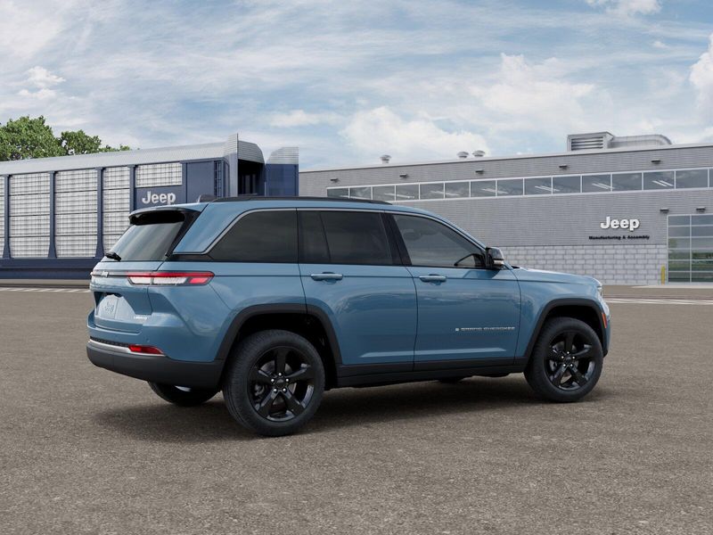 New 2026 Jeep Grand Cherokee Limited 4x2Image 2