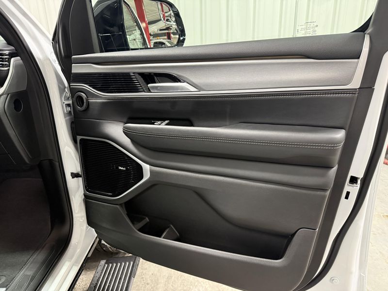 2026 Jeep Grand Wagoneer Limited Reserve 4x4Image 12