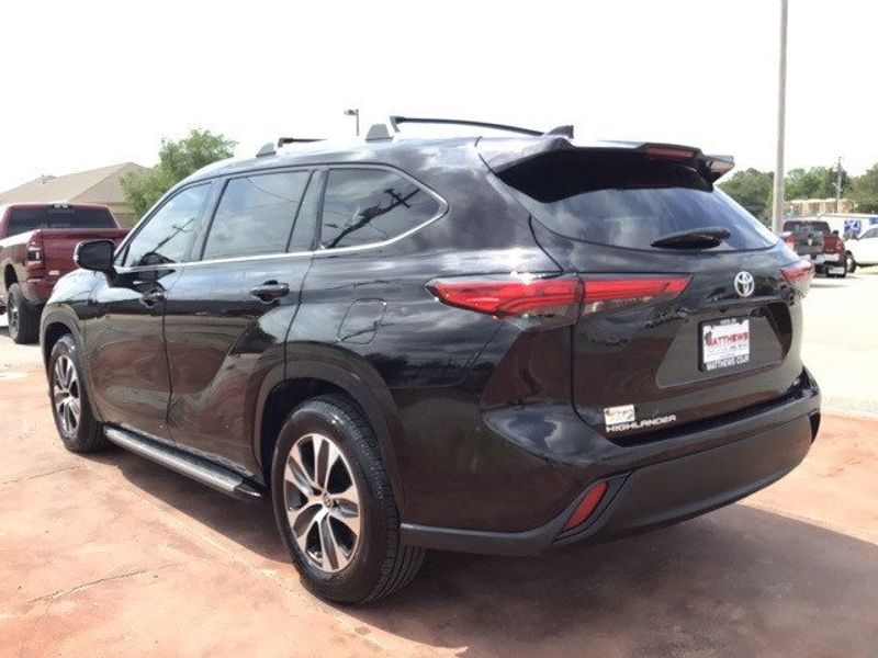 2021 Toyota Highlander XLEImage 3