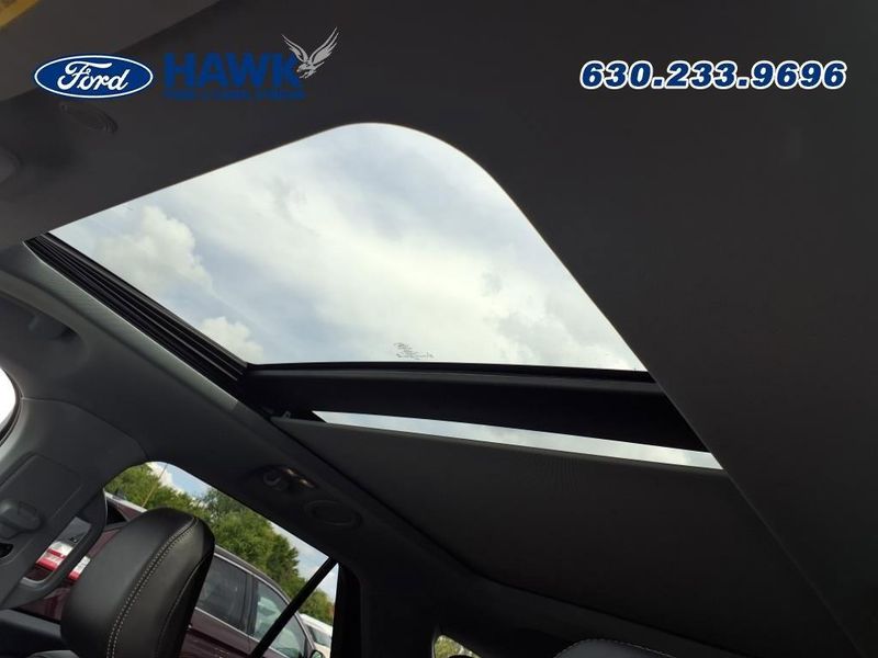 2023 Ford Explorer XLT photo 9