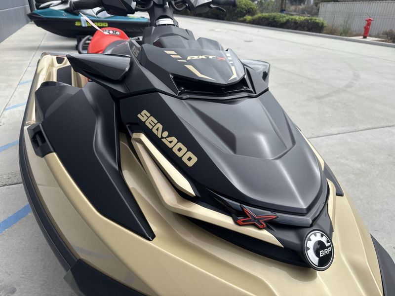 2025 Sea-Doo RXT-X 325 (SOUND SYSTEM) Image 14