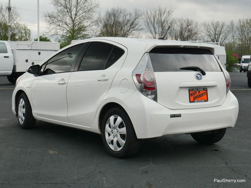 2012 Toyota Prius c ThreeImage 7