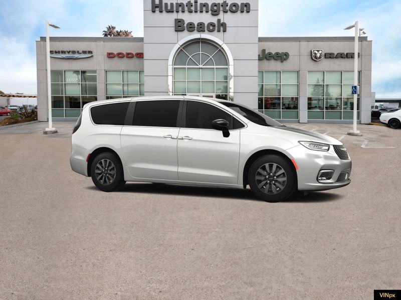 2025 Chrysler Pacifica Hybrid SelectImage 10