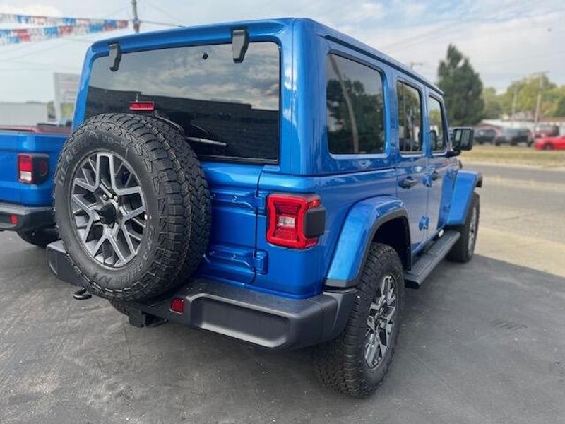 New 2025 Jeep Wrangler 4-door SaharaImage 12