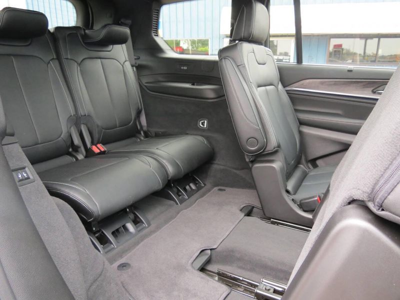 Used 2025 Jeep Grand Cherokee L Overland 4x4 4dr SUVImage 27