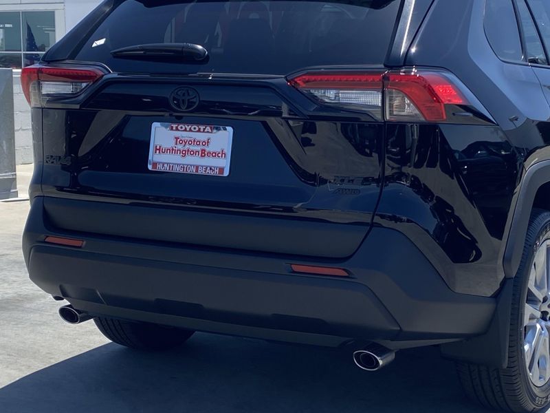 2025 Toyota RAV4 XLE PremiumImage 4