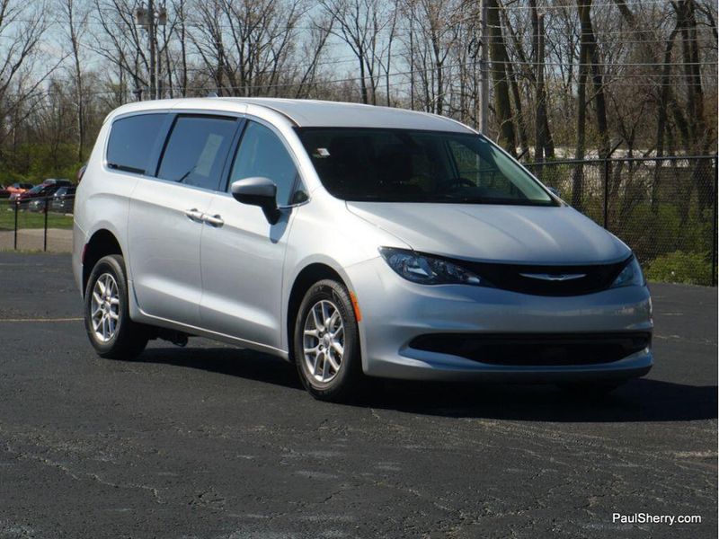 2022 Chrysler Voyager LXImage 27
