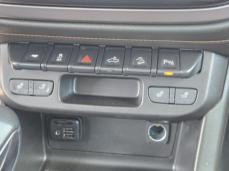 Used 2022 GMC Canyon 4WD Crew Cab 128 AT4 w/Leather