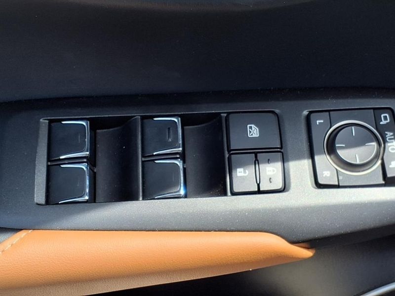 2021 Lexus NX 300 BaseImage 17