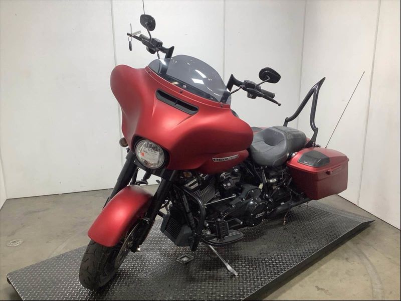 2019 Harley-Davidson Street Glide in a WICKED RED DNM exterior color. BMW Motorcycles of Temecula – Southern California (951) 506-6903 bmwmotorcyclesoftemecula.com 