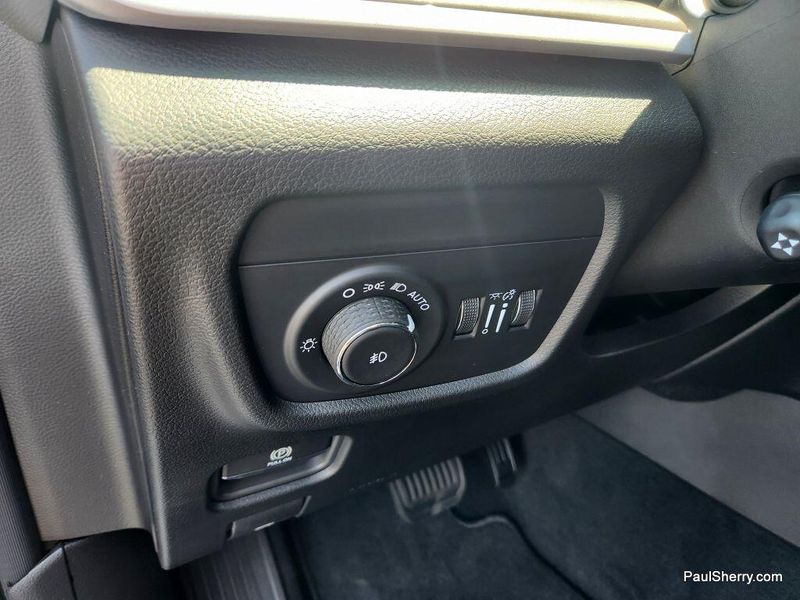 2025 Jeep Grand Cherokee Limited photo 25