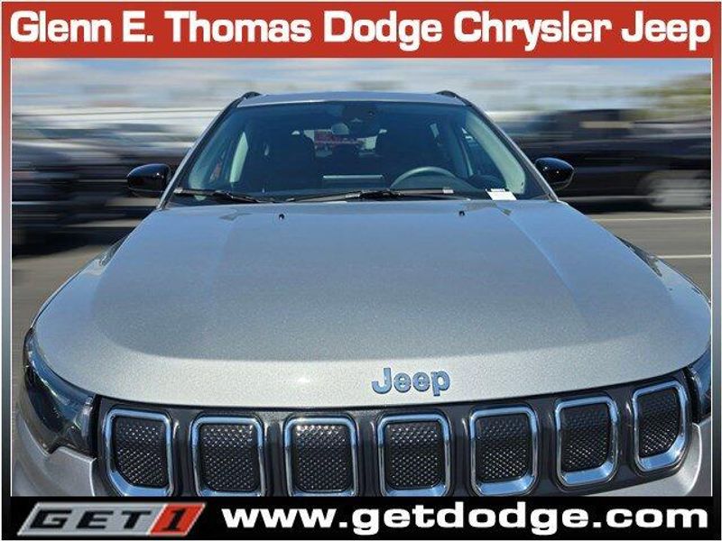 2022 Jeep Compass Latitude photo 3