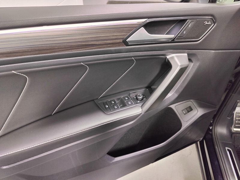 Used 2024 Volkswagen Tiguan AWD SEL R-Line w/Sunroof/NavImage 33