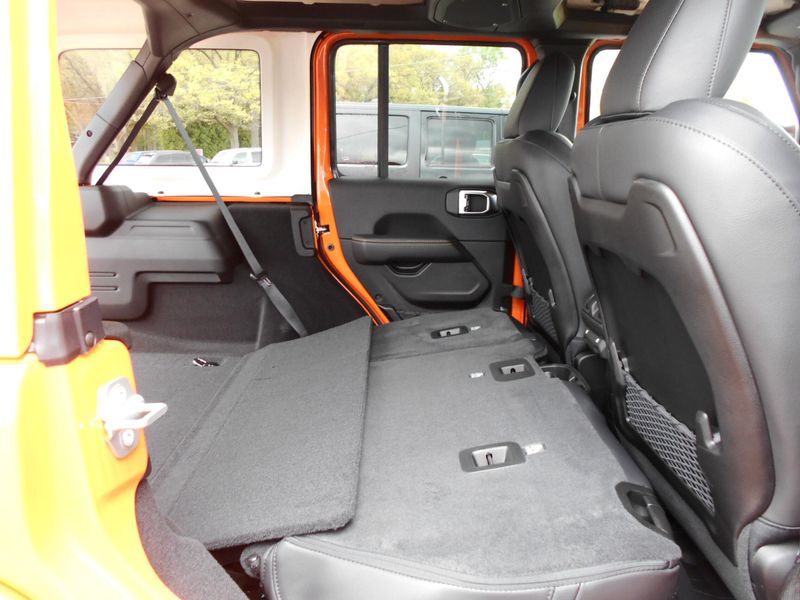 2025 Jeep Wrangler 4-door SaharaImage 15