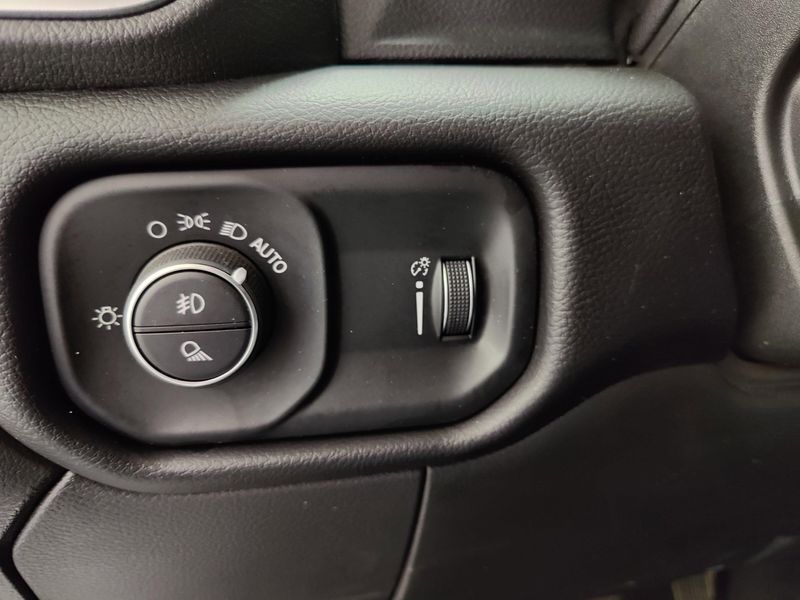 2024 RAM 2500 Big Horn 6.4L V8 Crew Cab 4x4Image 19