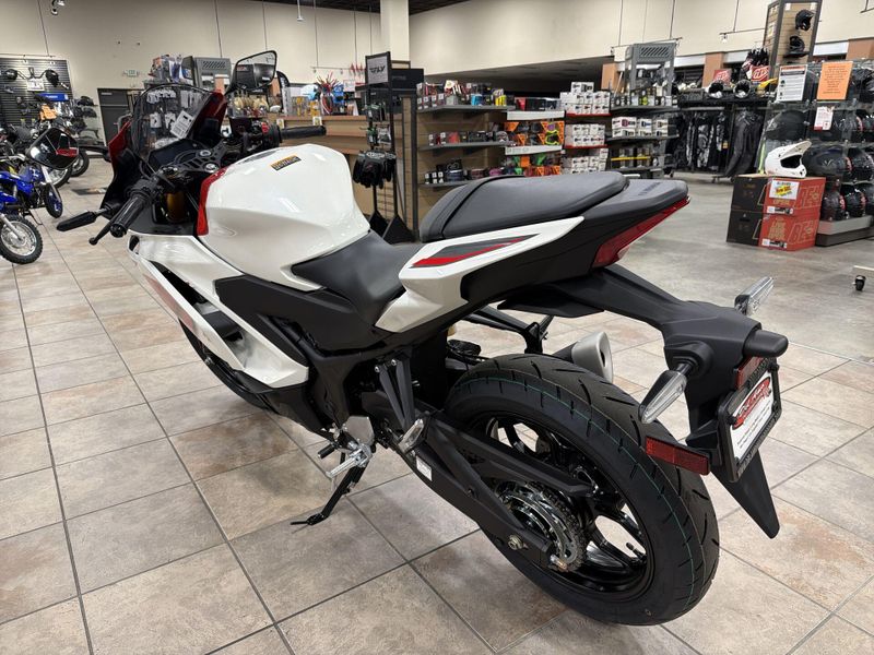 New 2026 Yamaha YZF-R3 ABS CA 70TH ANNIVERSARY EDITION Image 15