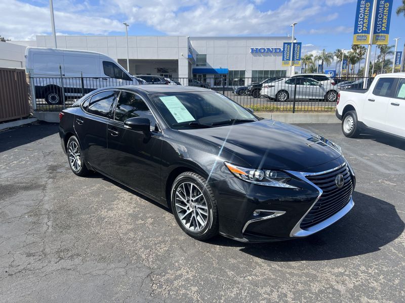 2017 Lexus ES 350Image 4