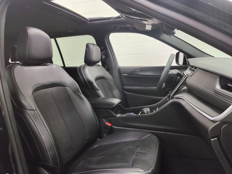 Used 2024 Jeep Grand Cherokee Altitude X 4X4 w/SunroofImage 4