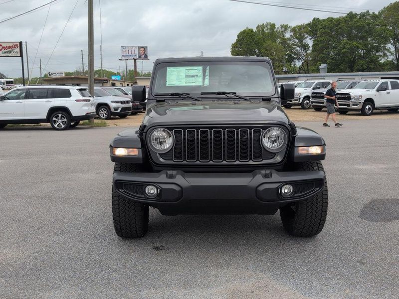 2025 Jeep Gladiator Nighthawk 4x4Image 2