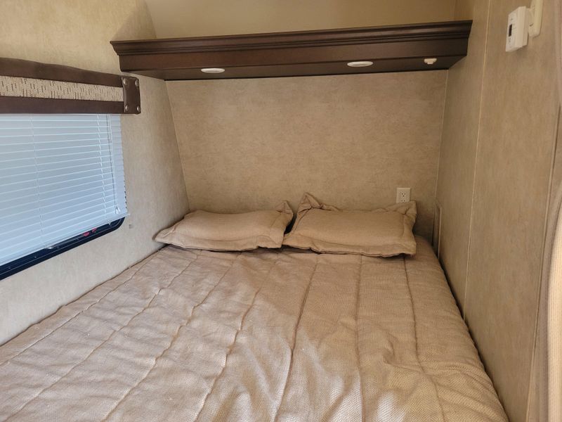 Used 2015 FOREST RIVER STEALTH 1913 Image 18