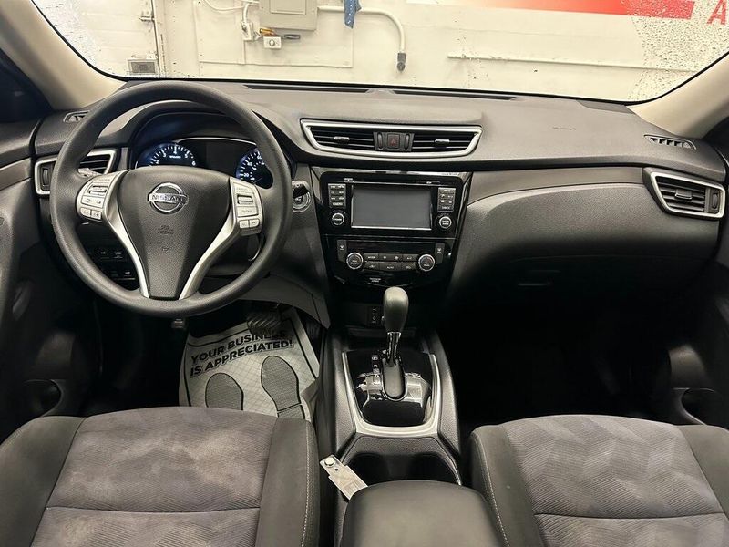 2016 Nissan Rogue SVImage 25