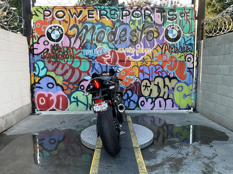 Used 2025 Yamaha YZF-R1 Image 6