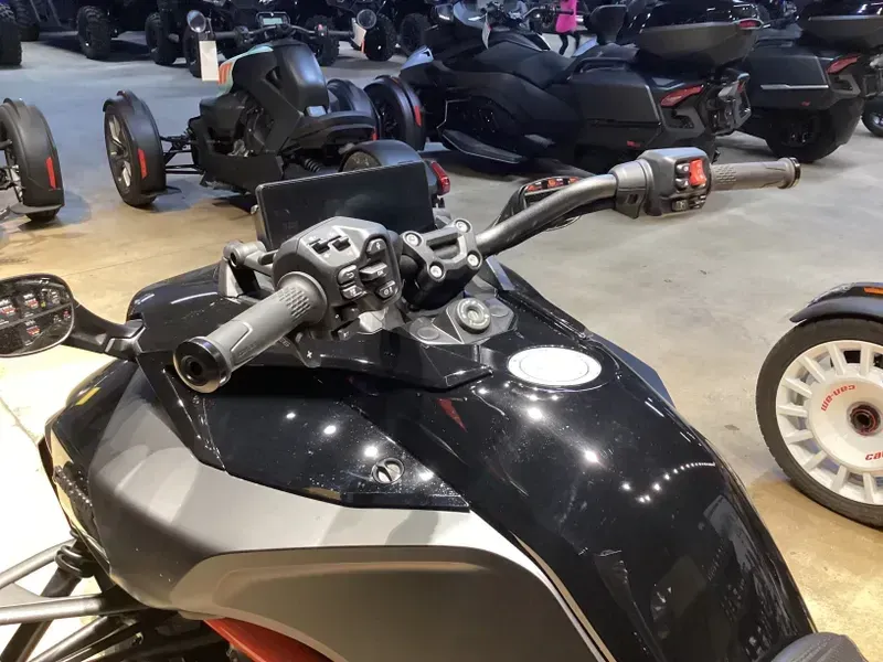 2024 Can-Am SPYDER F3S MONOLITH BLACK SATINImage 14