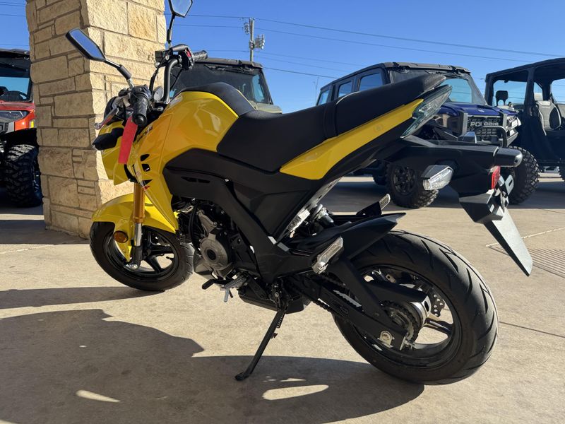 2022 Kawasaki Z125 PRO BASE YELLOWImage 3