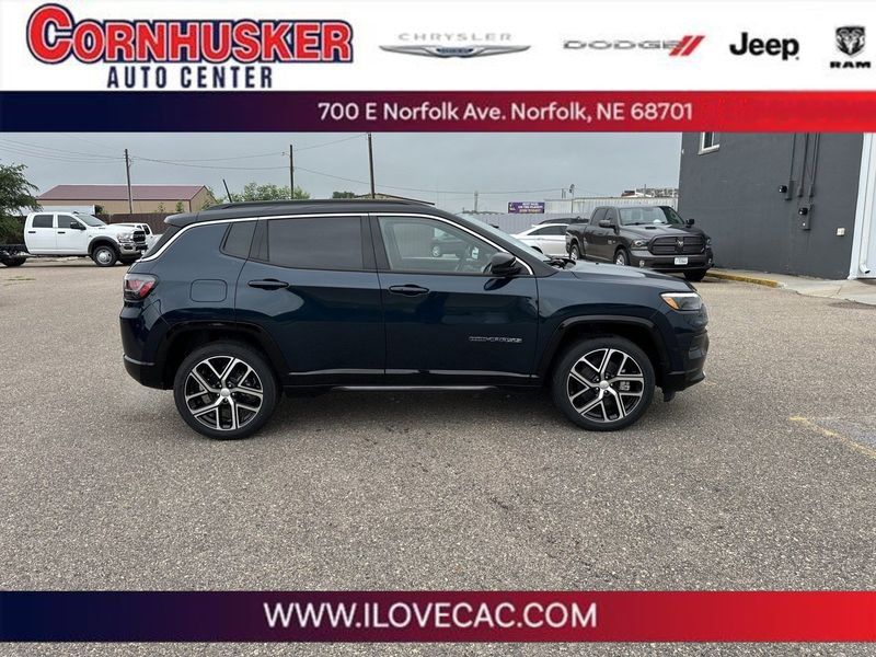 2024 Jeep Compass Limited 4x4Image 1